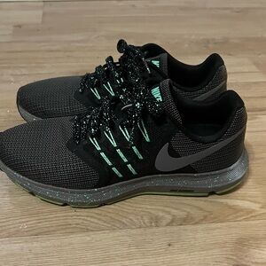 Nike  Run Swift SE women’s sneaker 
“Gunsmoke Green Glow". Size 8.5
